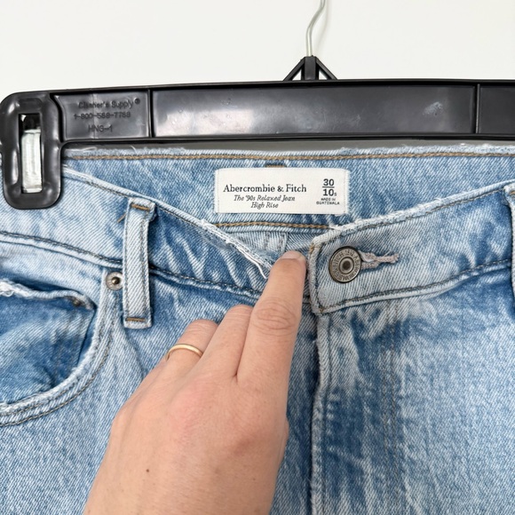 Abercrombie and Fitch High Rise 90s Relaxed SHORT - light wash - Picture 6 of 12